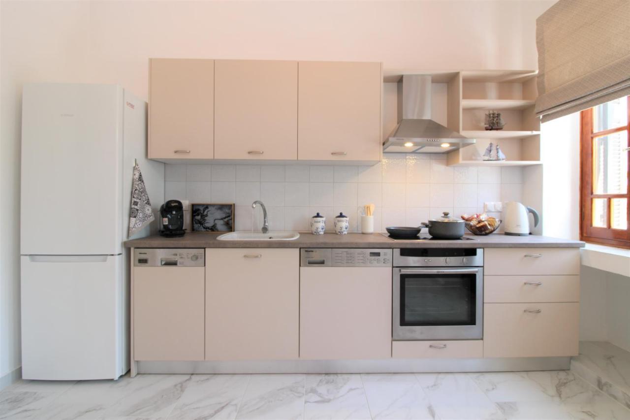 Plaka Philoxenia Apartments Екстериор снимка